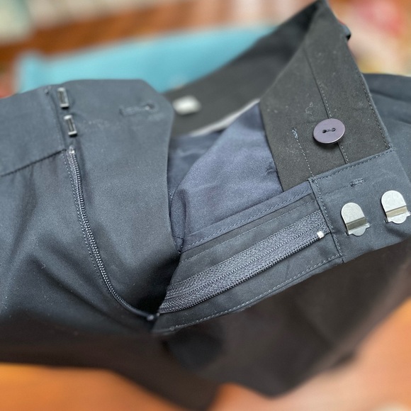 NWOT Vince Navy Blue Lightweight Cuffed Ankle Trousers Size 4 - Picture 9 of 9